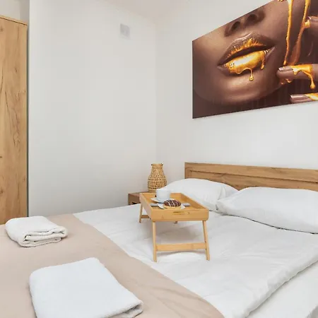Beautiful One Bedroom Zamkowa By Rent Like