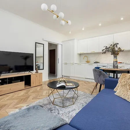 Beautiful One Bedroom Zamkowa By Rent Like
